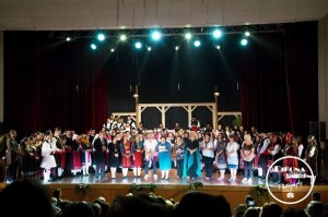 13.Δ.Σ.-και-χορευτές-του-Λ.Ε.Ξ.