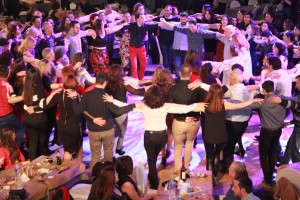 Λυκειόπαιδες εν χορώ